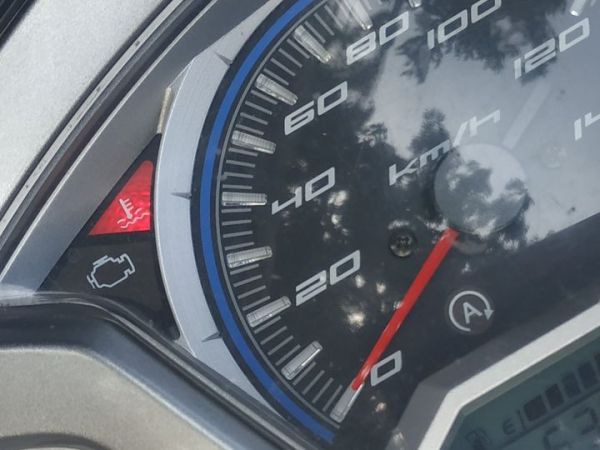 Indikator suhu atau temperatur menyala terus