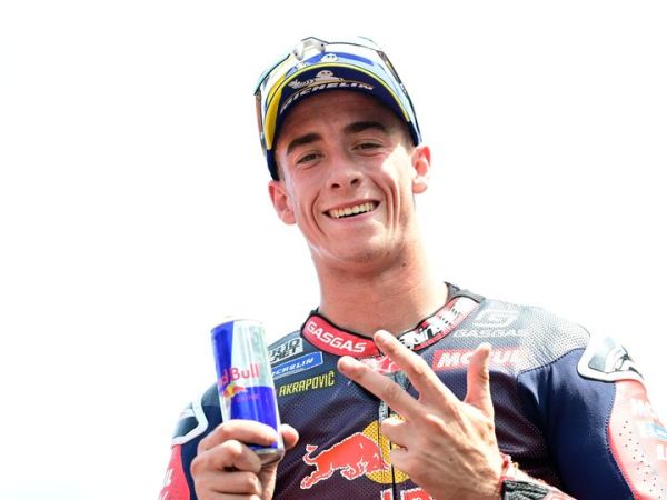 Pedro Acosta akan boyong semua krunya saat pindah ke Red Bull KTM Factory Racing pada MotoGP 2025. Mirip seperti cara Valentino Rossi. 