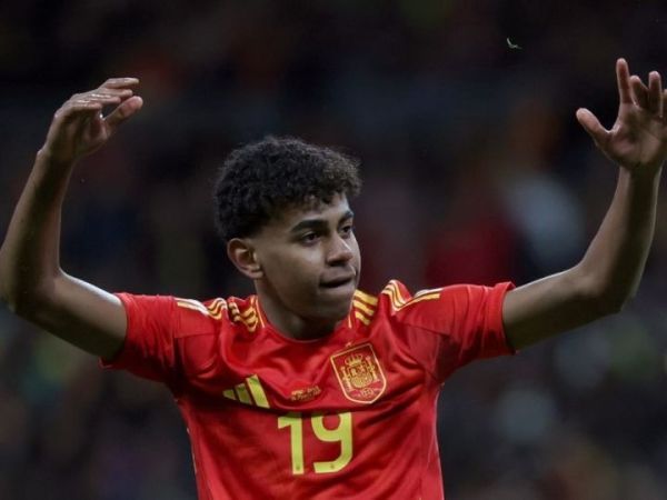Aksi Lamine Yamal dalam laga uji coba timnas Spanyol vs Brasil, Selasa (26/3/2024). Yamal segera menjadi pemegang rekor pemain termuda dalam sejarah Piala Eropa.