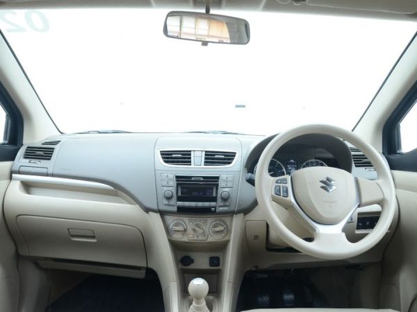 Interior Suzuki Ertiga generasi pertama