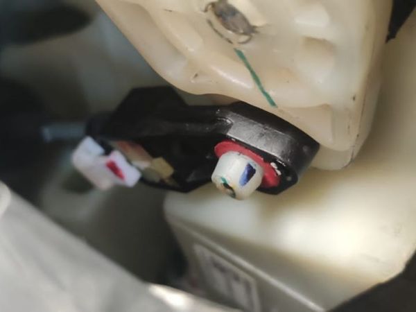 Bushing kabel select transmisi Suzuki Splash yang posisinya ada di dalam kabin