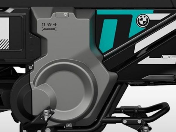 Mengutip dari website BMW Motorrad, BMW CE 02 dalam kondisi baterai penuh dapat menempuh 59 mil atau hampir 95 kilometer.