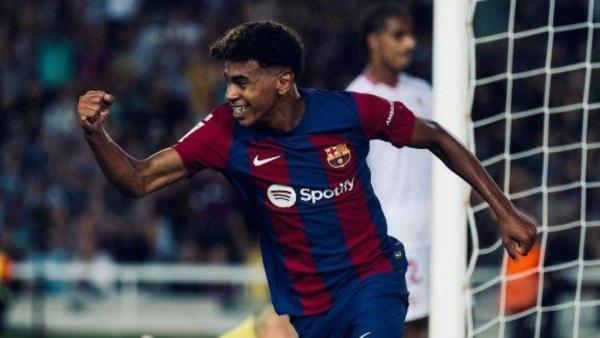Lamine Yamal ketika melakukan selebrasi saat berseragam Barcelona (30/9/2023).