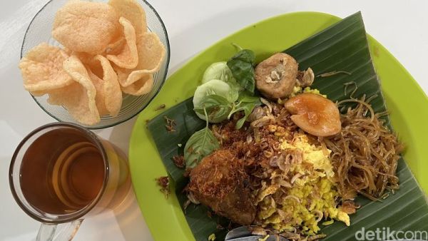Nasi Kuning Ny Shelvy di Jalan Pandu, Kota Bandung.