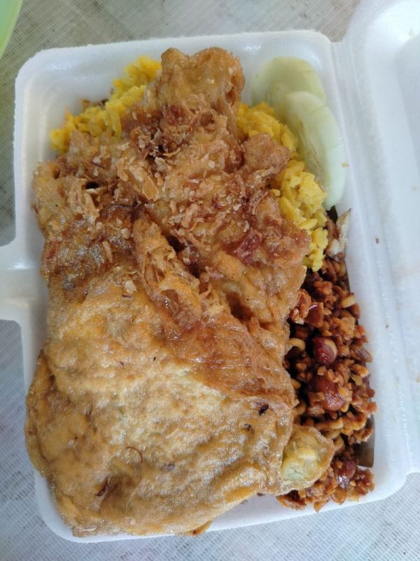 Terlihat Sama! 5 Racikan Nasi Kuning Berbagai Daerah dengan Lauk Khas