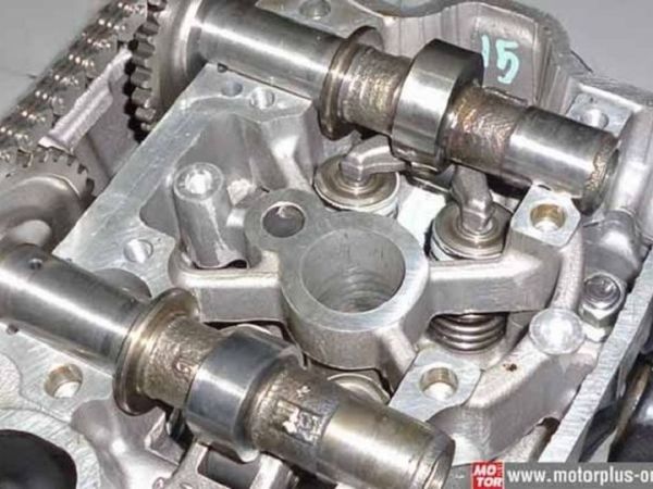 Mesin DOHC memiliki dua poros kem