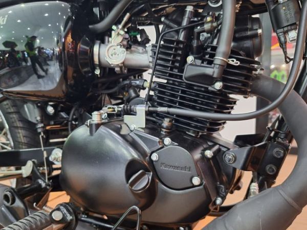 Mesin Kawasaki W175L sudah pakai injeksi, ditandai dengan penggunaan throttle body