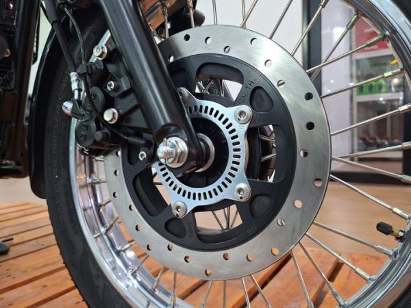 Rem depan Kawasaki W175L kini pakai ABS