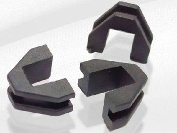 Slidernya dari bahan yang sama dengan roller yaitu Polyamide DH46 lebih kuat