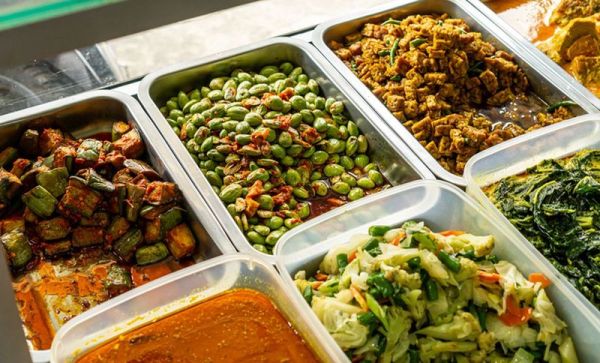 Catat! 5 Warteg Enak Puluhan Lauk Ini Buka 24 Jam Cocok Buat Sahur