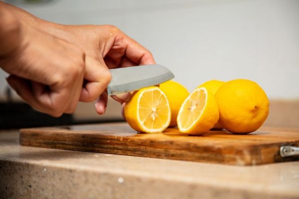 Orang dengan 5 Kondisi Ini Tak Disarankan Konsumsi Lemon