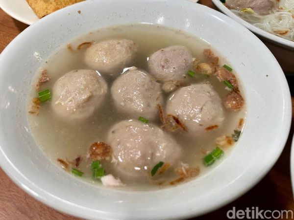 Warung Bakso Paling Legendaris di Tangerang Sudah Berjualan Sejak 1967