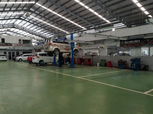 Ilustrasi Servis di Bengkel Resmi Suzuki