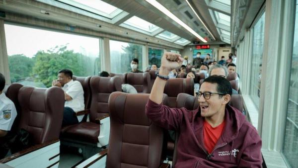 Sandiaga Uno mengapresiasi inovasi kereta Panoramic dan pertama kali mencobanya saat kunjungan kerja ke Jawa Barat beberapa waktu lalu.