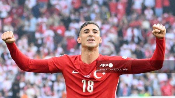 Bek Turki #18 Mert Muldur merayakan gol pertama timnya pada pertandingan sepak bola Grup F UEFA Euro 2024 antara Turki dan Georgia di BVB Stadion di Dortmund pada 18 Juni 2024. (Foto oleh Alberto PIZZOLI / AFP)