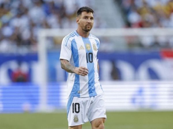 Aksi Lionel Messi saat Argentina beruji coba melawan Ekaudor, Senin (10/6/2024) pagi WIB.