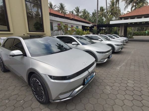 Harga Hyundai IONIQ 5 Per Juni 2024, mulai dari Rp 700 jutaan.