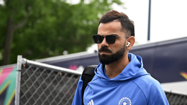 VIDEO: West Indies veteran cricketer showered love on Virat Kohli, gave him a special gift