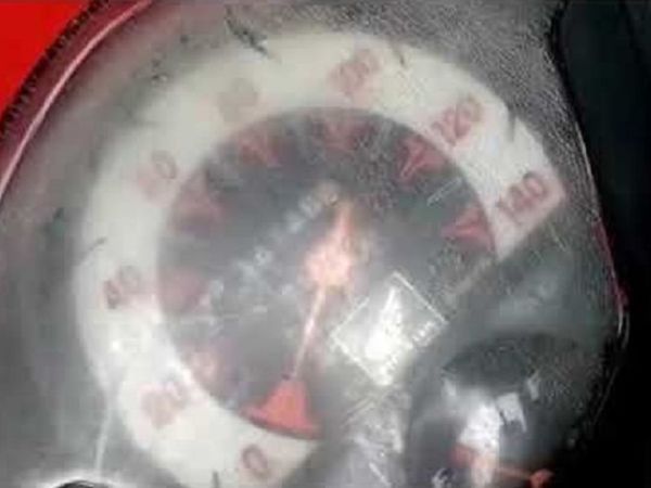 Mika speedometer retak
