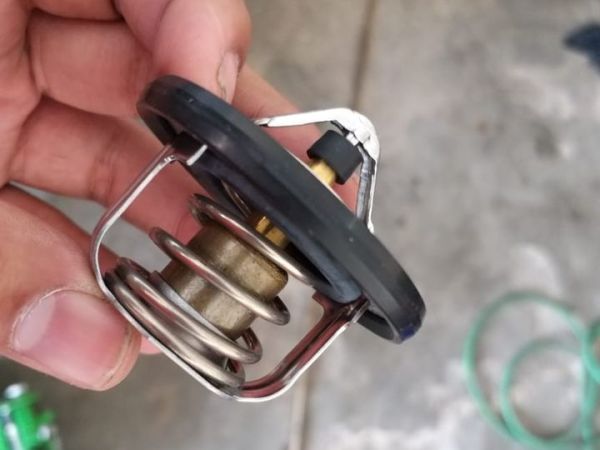 Thermostat yang mulai rusak
