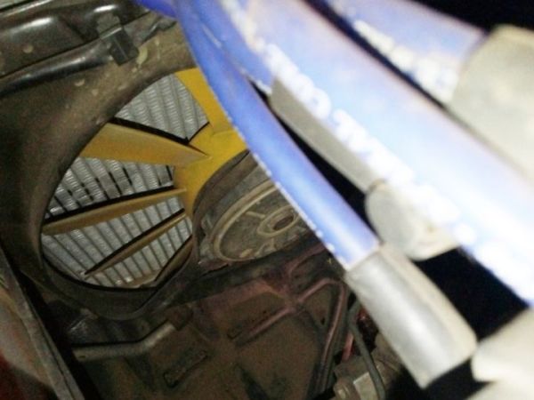 Kipas radiator Suzuki Karimun kotak yang dipasang di Toyota Starlet