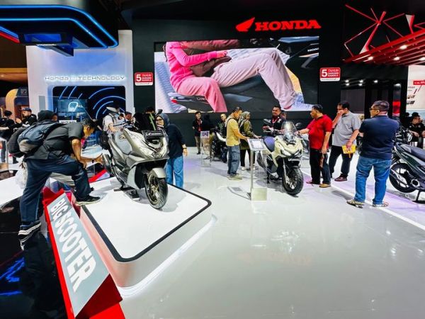 (ilustrasi) Rekor baru, total nilai penyaluran kredit motor Honda mencapai Rp 12 triliun. Dari angka tersebut, FIF Astra mencatatkan kenaikan sebesar 4,1%