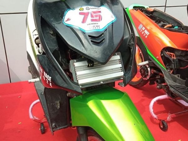 Area headlamp dipasang heat sink untuk pendingin controller.