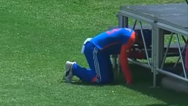 Why did Virat Kohli enter the table during the LIVE match? This video of IND vs BAN match will make you think
