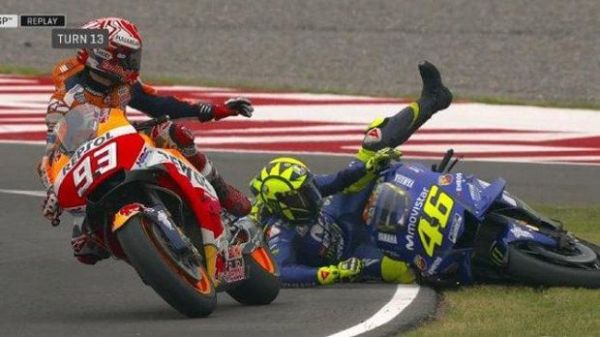 Marc Marquez vs Valentino Rossi.