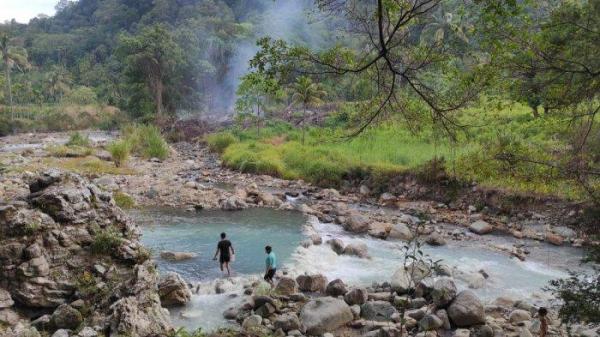 Keindahan alam Sungai Dua Rasa yang berada di Negeri Gugung, Kecamatan Sibolangit, Kabupaten Deli Serdang, Sumatera Utara. Wisata alam yang satu ini juga kerap disebut hidden paradise di tengah hutan belantara Sibolangit.