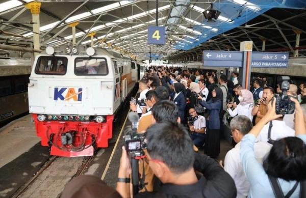 PT Kereta Api Indonesia (Persero) baru saja meluncurkan 3 kereta api baru, yakni KA Papandayan relasi Garut-Gambir (PP), KA Pangandaran relasi Banjar-Gambir (PP), dan KA Malabar Bandung-Malang (PP).