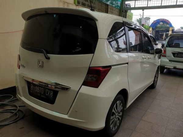 Mobil bekas Honda Freed 