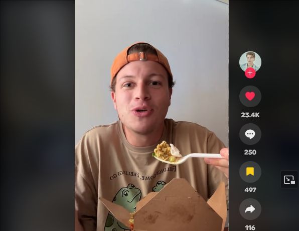 Bule Cicip Nasi Uduk Rp 180 Ribu di New York, Langsung Jatuh Cinta!