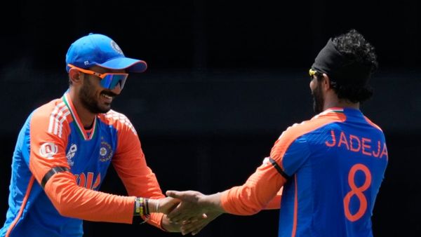 VIDEO: Akshar Patel jumped 10 feet up and took an amazing catch, there was a shower of flying kisses