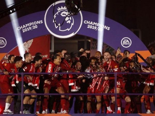 Liverpool merayakan keberhasilan menjadi juara Liga Inggris 2019-2020 di tengah pandemi COVID-19.