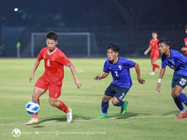 Suasana pertandingan Timnas U-16 Vietnam kontra Timnas U-16 Kamboja di Grup B ASEAN Cup U-16 2024.