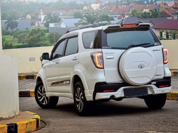 Ilustrasi harga mobil bekas Toyota Rush