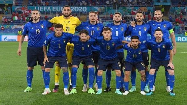Skuad timnas Italia kala berlaga melawan timnas Swiss. Di babak 8 besar Italia jumpa Belgia