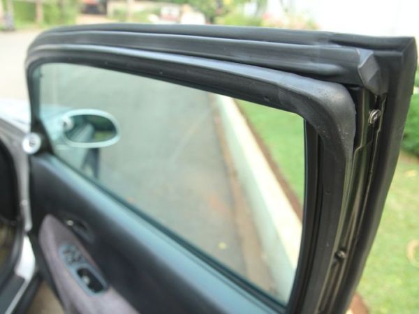 ilustrasi karet pintu mobil