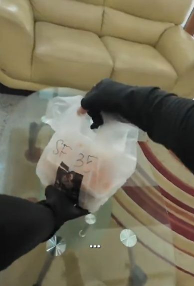 Kocak! Pengantar Makanan Ini Diantar Polisi Sampai ke Rumah Pelanggan