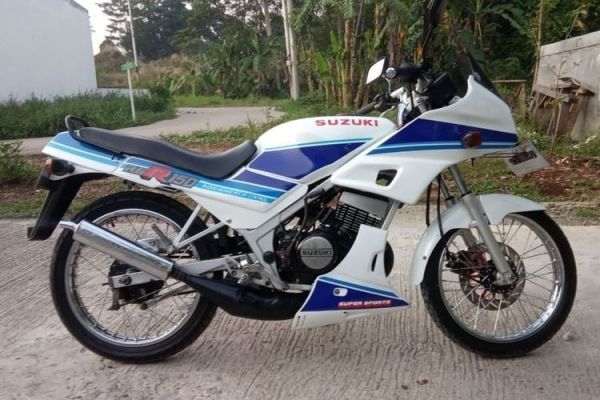 Suzuki RGR 150.