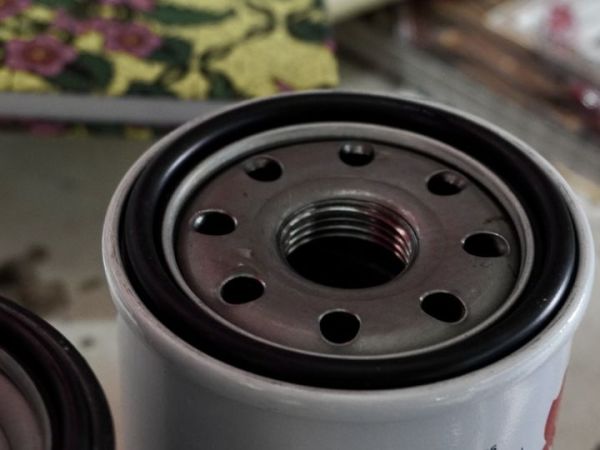 Saringan filter oli mesin imitasi tidak sebaik filter oli genuine parts