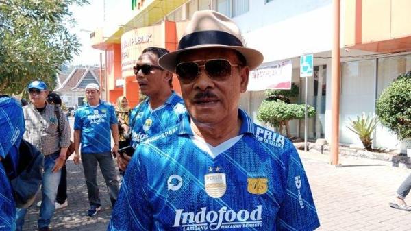 Bos Persib Bandung, Umuh Muchtar saat diwawancara TribunJabar.id, di kawasan Alun-alun Sumedang, Jumat (21/6/2024). 