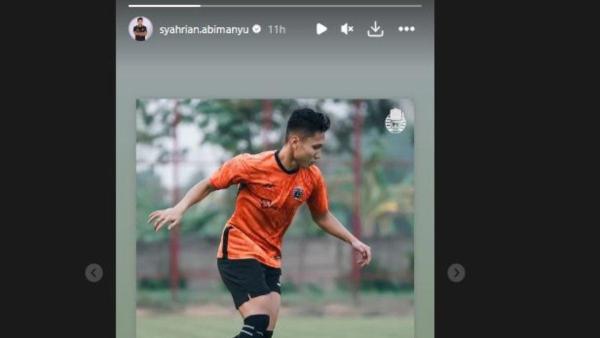 Momen Syahrian Abimanyu berlatih bersama Persija Jakarta yang diunggah di Instagram pribadinya @syahrian.abimanyu, Rabu (8/11/2023).