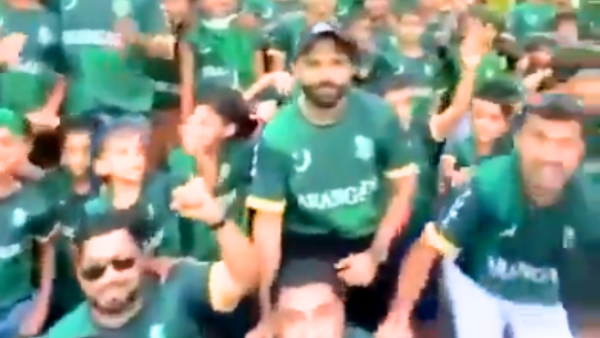 Hundreds of Muslims were seen wearing Pakistan cricket team jerseys in Kerala, your blood will boil after watching the video 1
