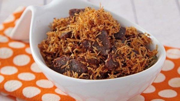 Serundeng daging.