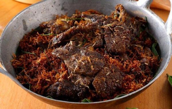 Empal serundeng daun jeruk.