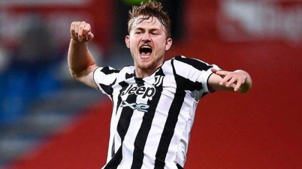 Matthijs de Ligt berseragam Juventus.