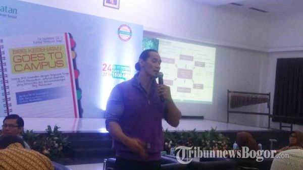 Ade Rai mengurai tips dan trik makan nasi tapi tidak jadi lemak sehingga tak membuat tubuh gemuk. Ternyata ada siasat khusus.