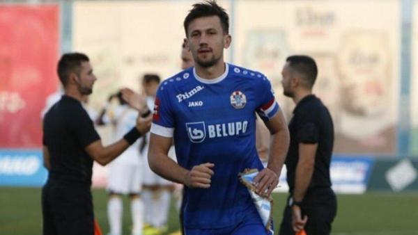 Bek asal Kroasia, Mateo Kocijan saat berseragam Slaven Belupo di Liga Kroasia. Dirinya resmi gabung Persib Bandung untuk Liga 1 2024/2025.